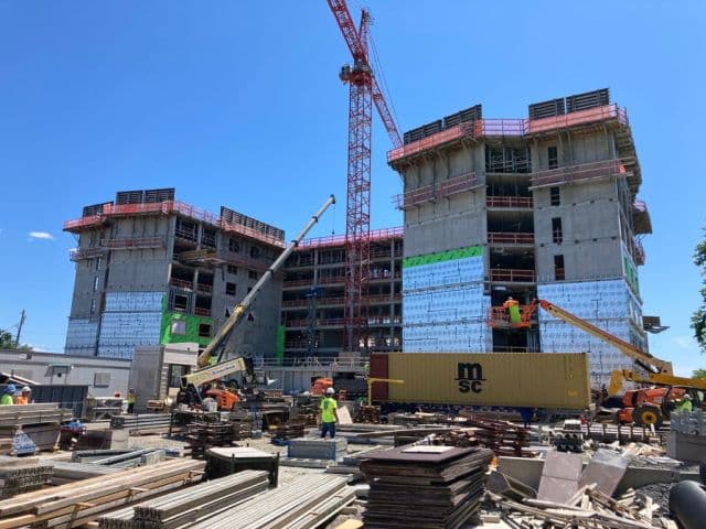 Zariadenie pre veteránov v Massachusetts dostalo od Makrowinu 252 okien 